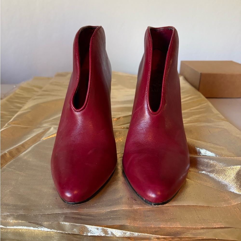 Vince Camino Elegant Burgundy Women's Ankle Boots Size 7 1/2.